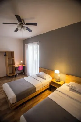 Hostal Tres Central Hotels in 