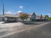 Ramada by Wyndham Effingham Hotels in Effingham County