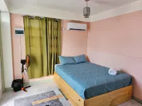 C & M Suites Your Haven in the City Hotel di 