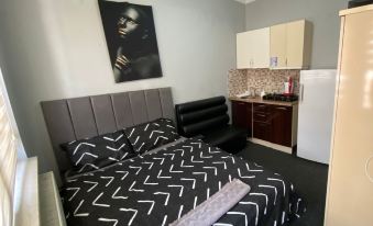Lavinya Suit Apart - Housity