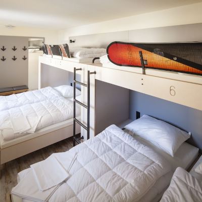 6-Bed Room