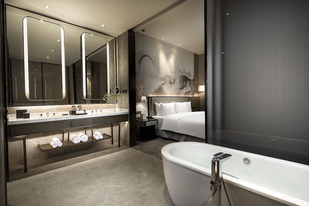 Blossom House Huadu Guangzhou雪凌豪華湖景大床房