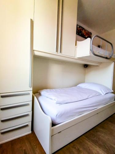 带阳台的标准两居室公寓