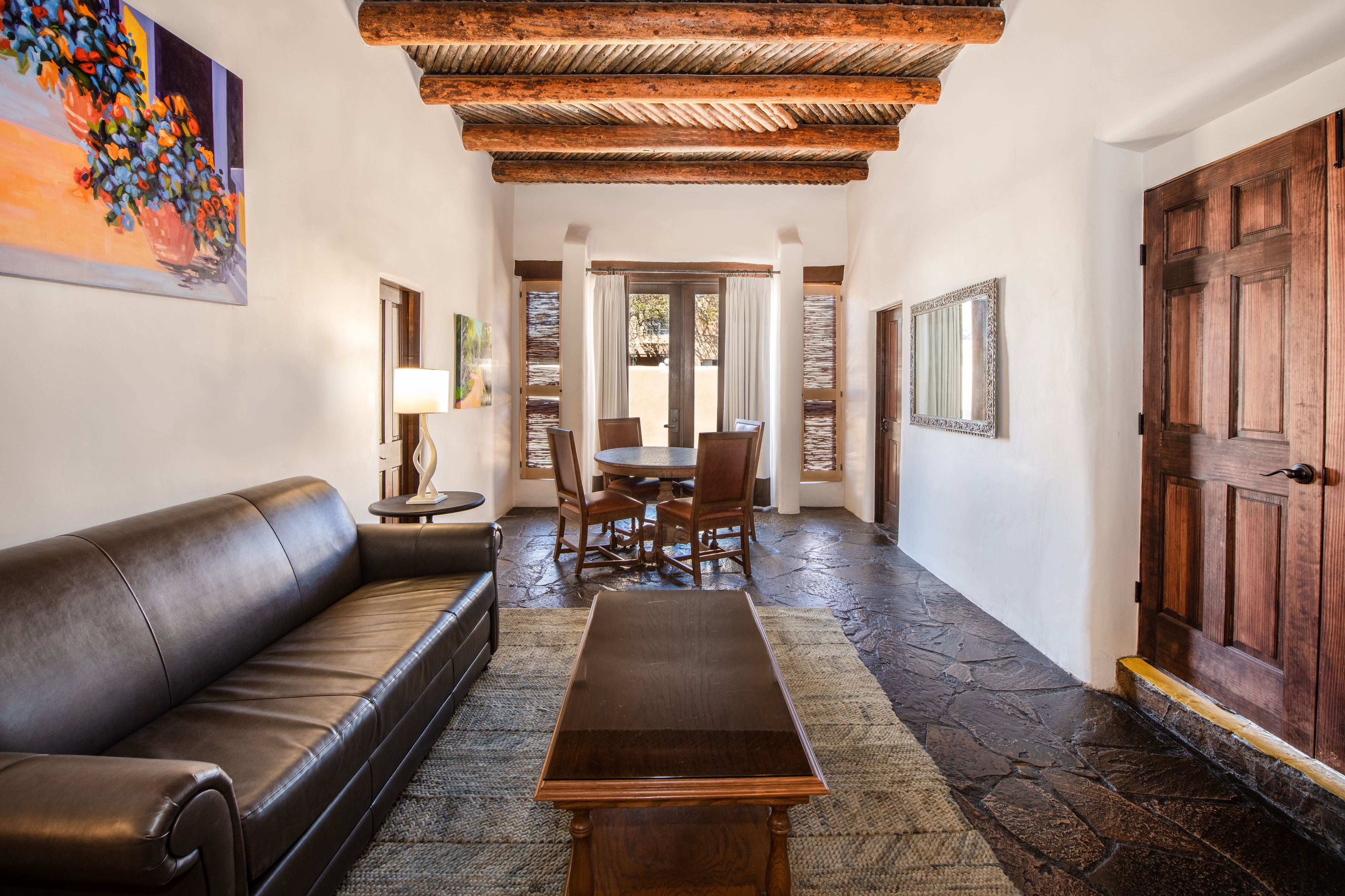 总统套房，卧室1: 1张特大床，卧室2: 1张大床