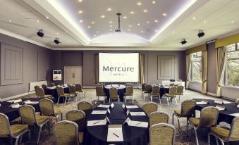 "a conference room with a large screen displaying the word "" mercur "" and several chairs arranged in a circle" at Mercure Bradford Bankfield Hotel