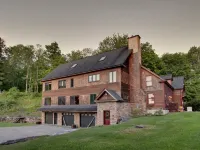 Large Family Lodge w/ Hot Tub, Sports Game Room, Gaming Room, and Pet Friendly!