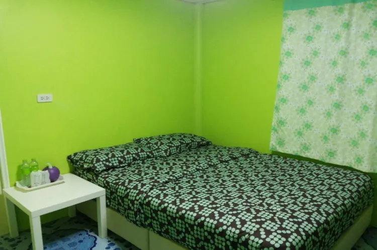 ห้องพักมาตรฐานพร้อมห้องน้ำที่ใช้ร่วมกัน
