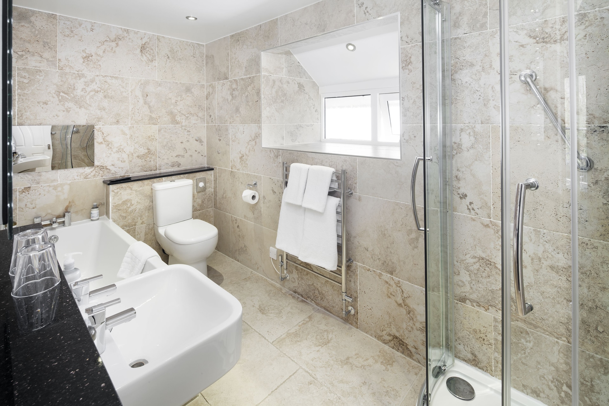 豪华双人房，阳台（14号房一楼）