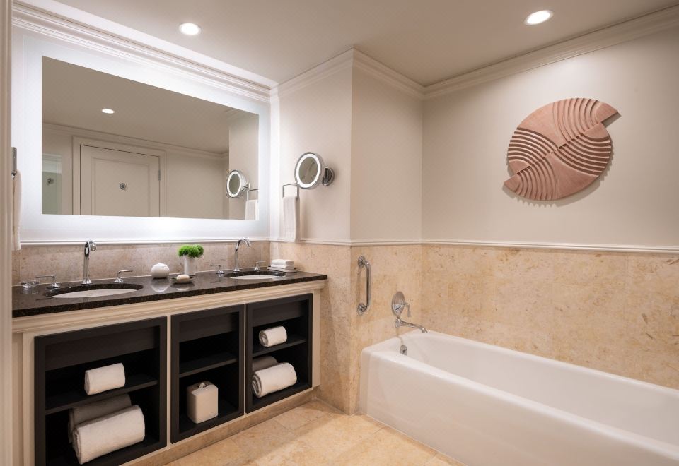 兩臥室套房 - 臥室1：1張特大床；臥室2：2張大床