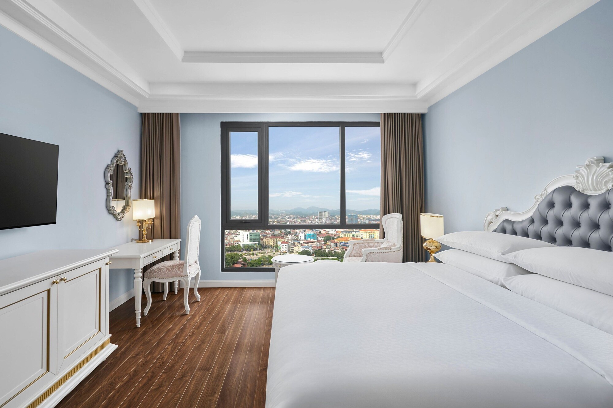 Four Points By Sheraton Lang Son天际线景豪华特大床房