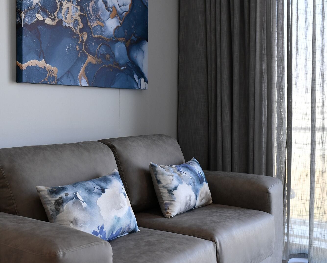 行政套房， 1 张大床， 无烟房， 城市景观