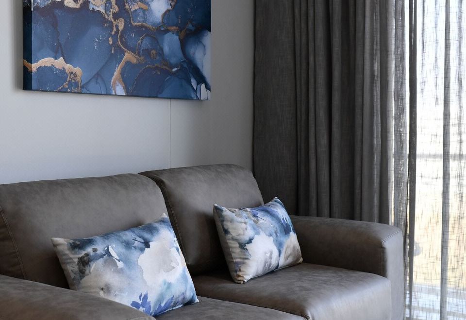 行政套房， 1 张大床， 无烟房， 城市景观