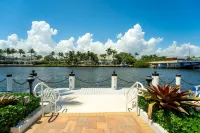 Boca Waterfront • Watch the Boats • Pool & Gym
