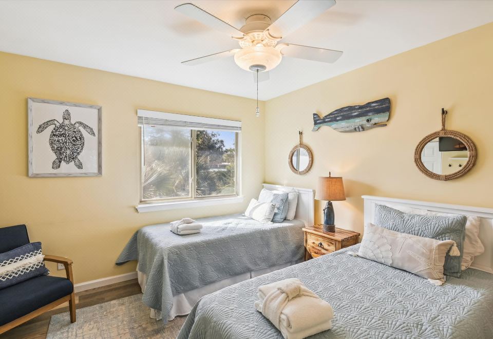 Charming Villa With Community Pool-Stylish Island Retreat