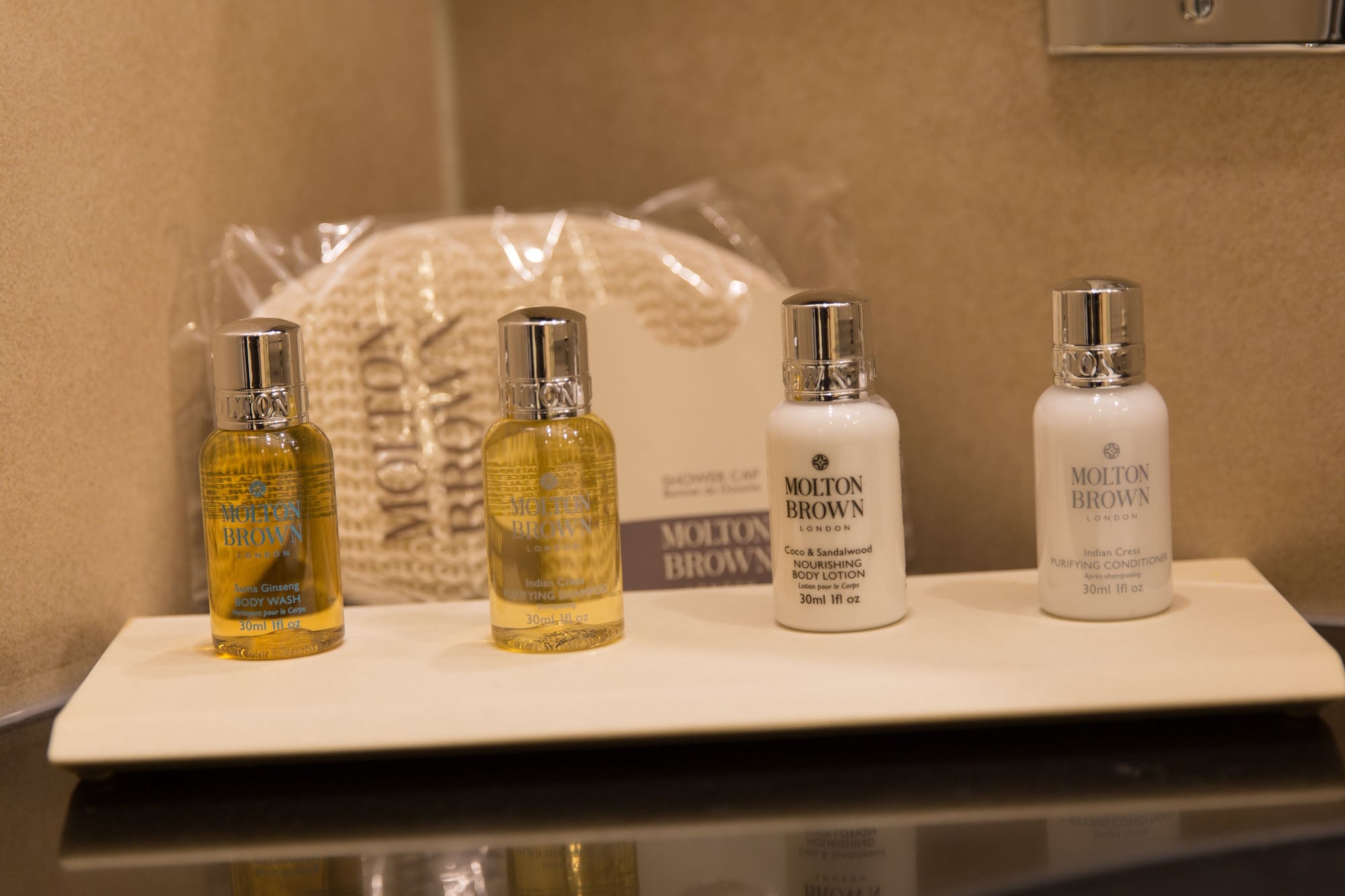 标准开放式客房， 1 张特大床， 厨房