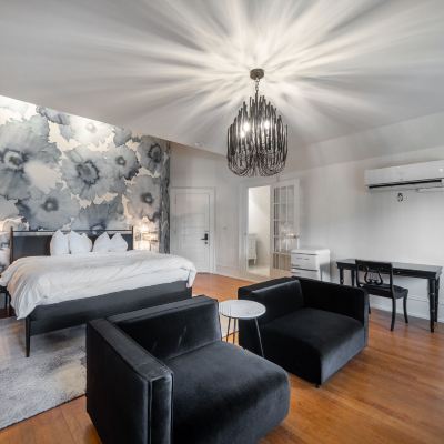 Luxury Room, 1 King Bed, Bathtub Graystone Inn Promo Code
