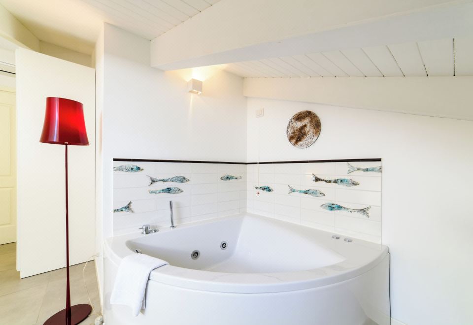 豪华套房 - 带喷射式浴缸