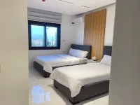 Riva Suites Hotel di 