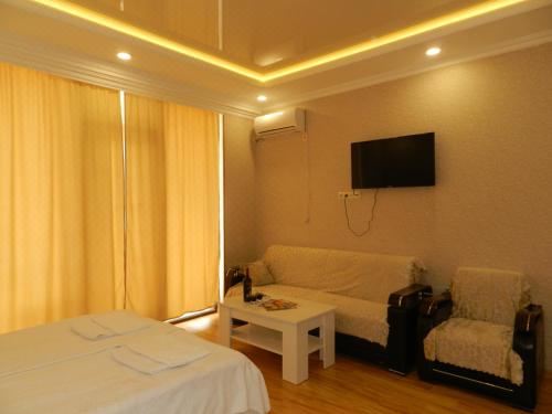 带阳台的三人房