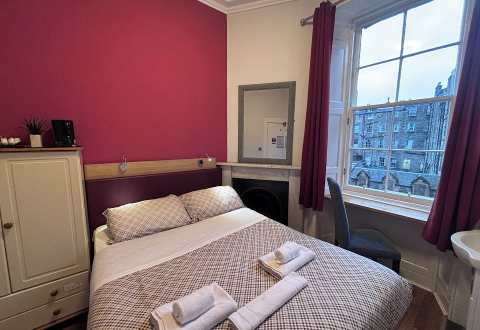 双人房，共用浴室（3楼，无电梯）