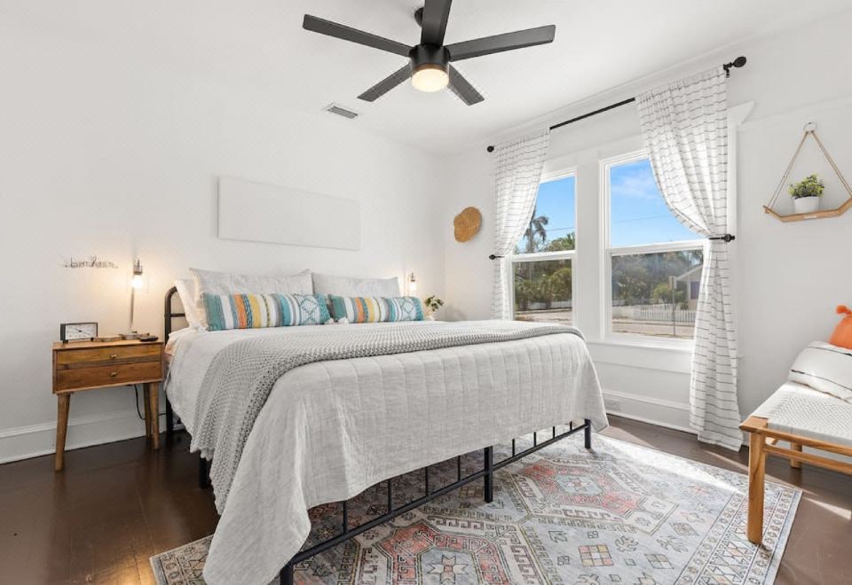 迷人的休闲-带盖泳池、室外烧烤、游戏