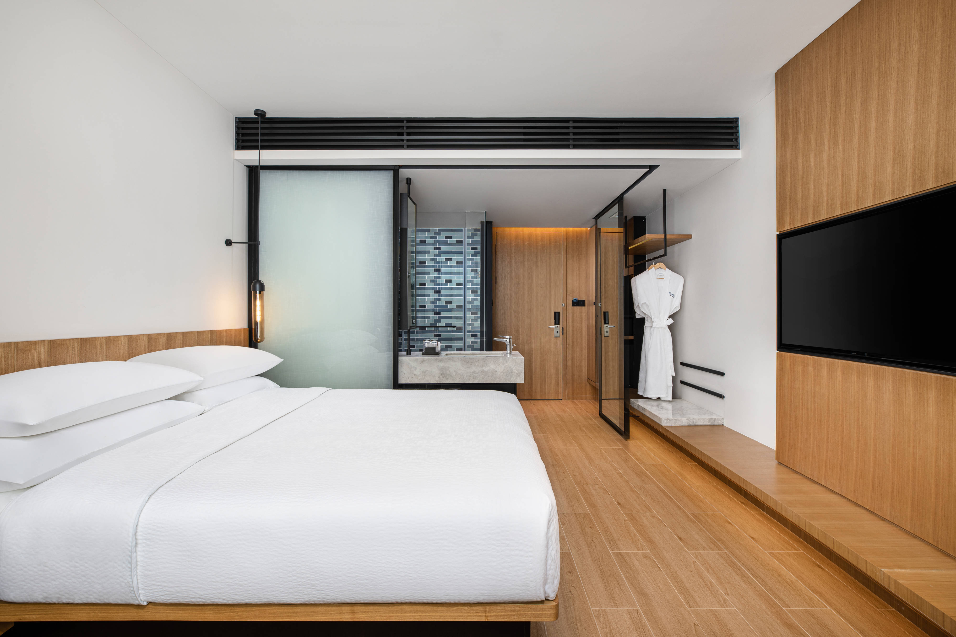 高级大床房（舒达Serta床垫、华夫格Waffle床品、华夫格Waffle浴袍、冰箱）