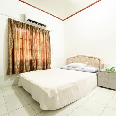 Bilik Peribadi dengan Bilik Mandi Bersebelahan Kupon OYO 90314 Jafar Family Homestay