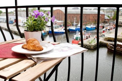 海港景一卧室公寓 - 带阳台