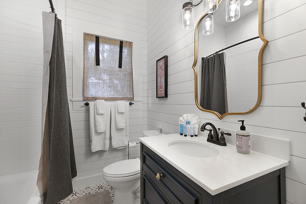 獨立別墅， 多張床， 熱水浴缸