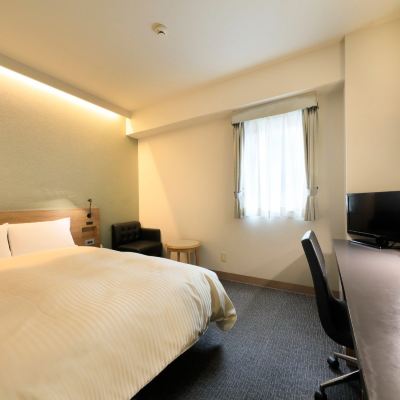 ◆ Bed Width 140cm, 15 Square Meters ◆ [Standard] [Semi-Double Room] [Smoking] 厚木アーバンホテル クーポン