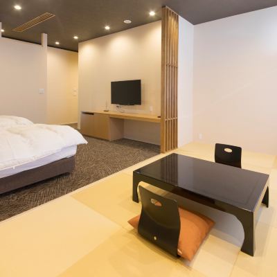 Western-Style Twin Room + Japanese-Style Room 8 Tatami Mats[Superior][Japanese-Western Room][Non-Smoking][No View] 和モダン湯宿ゆとりろ別府 クーポン