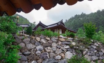 Chungju Solnaeeum Hanok Pension