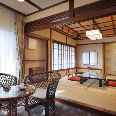 【漆宝閣】寄木細工の和室（10畳＋ダイニングエリア）「津軽」[喫煙] 熱海温泉　さくらや旅館 クーポン