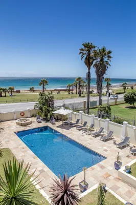The Beach Hotel Отели в г. 