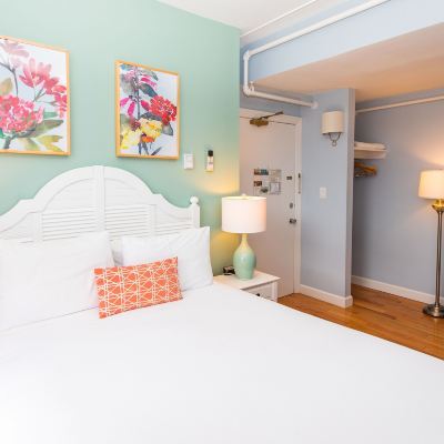 Traditional Queen Room Island House Hotel Promo Code