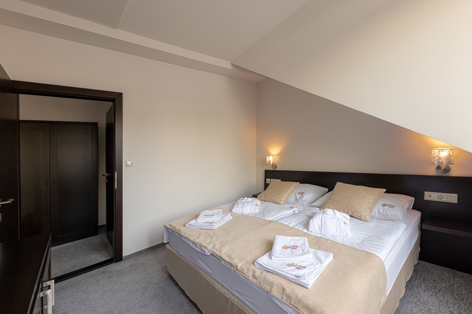 设计套房，1卧室，浴缸，城市景观