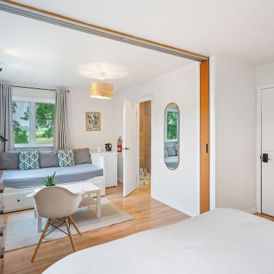 Queen Room with Ensuite Vineyard Villa Promo Code