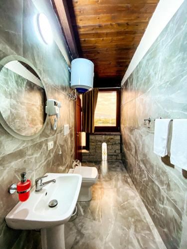 带湖景的双人间