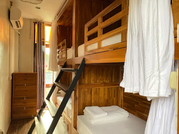 ห้องส่วนตัว 4 เตียงสองชั้น