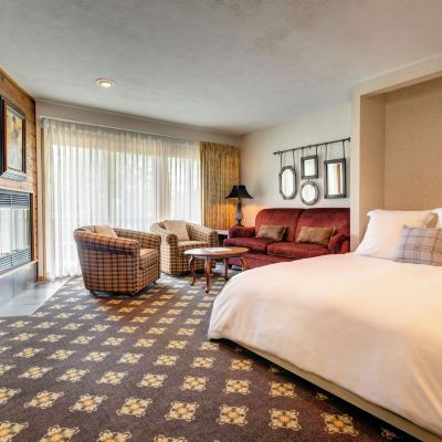 Deluxe Suite (Heather Highlands Inn Pleasantview) The Highlands at Harbor Springs Promo Code