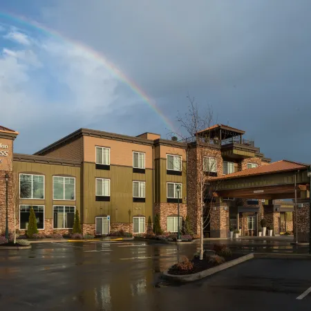 Holiday Inn Express & Suites SEQUIM by IHG Отели в г. Секим