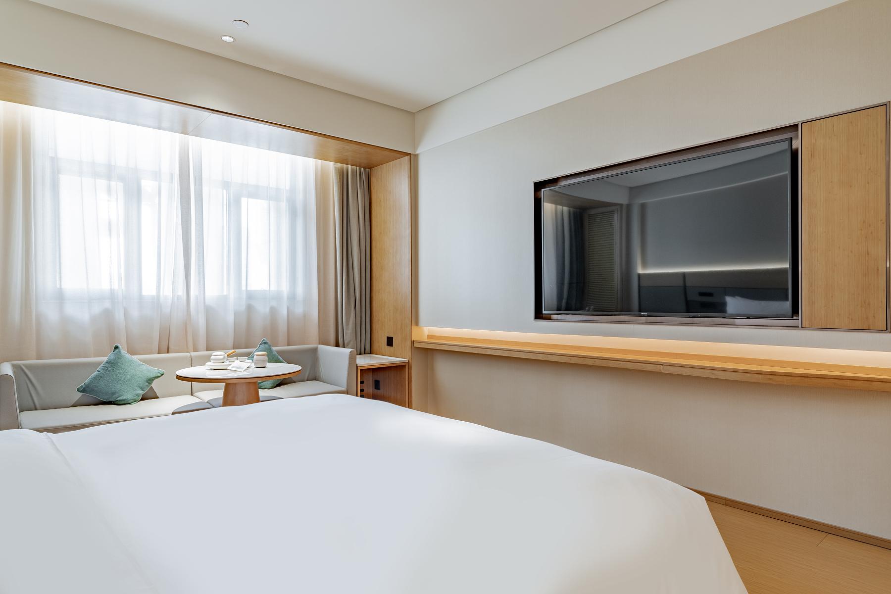 高级大床房（手机智能投屏+深度睡眠枕）