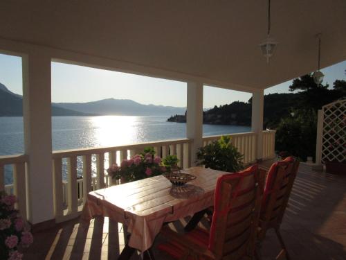 海景一卧室公寓 - 带私人入口和露台