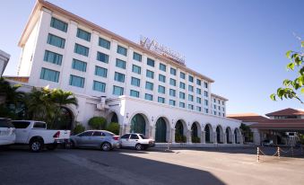 Waterfront Airport Hotel and Casino – Mactan