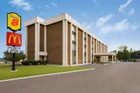 Super 8 by Wyndham Liverpool/Syracuse North Airport Ξενοδοχεία στην πόλη 