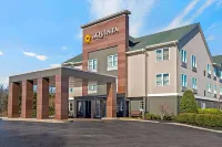 La Quinta Inn & Suites by Wyndham Lebanon Hotels in 