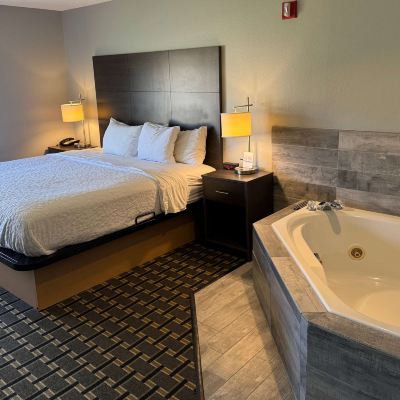 King Studio Suite With Mobility Accessible Roll In Shower-Non-Smoking Boarders Inn & Suites by Cobblestone Hotels – Columbus Promo Code