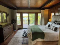 Large Lakefront Paradise on the shores of Lake Michigamme  호텔