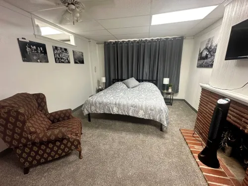 2 Br Large & Cozy Apartment, Front Door & Parking Both under Drive-Thru Carport