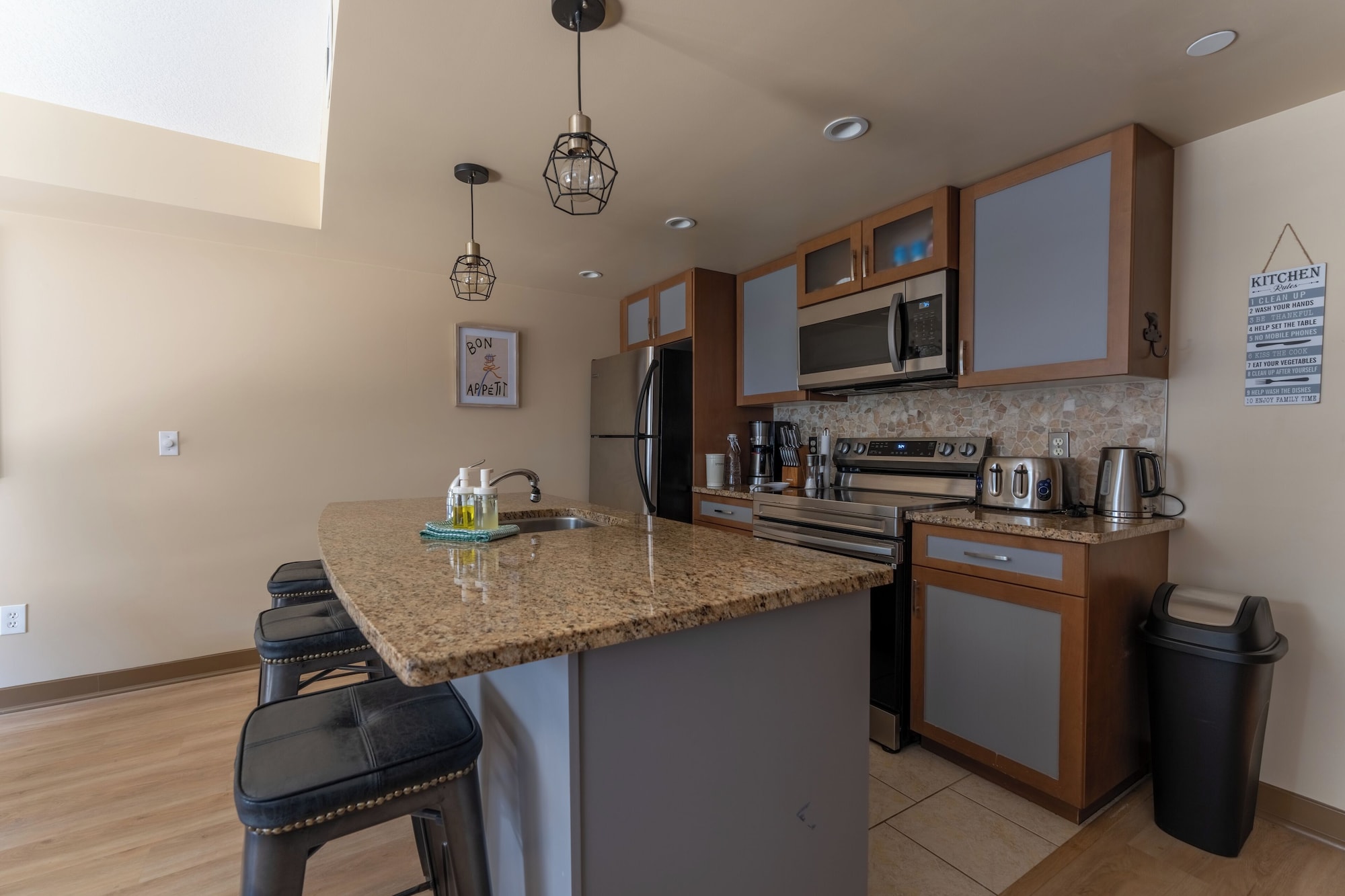 Cp # 4210 两卧室加书房， 两层